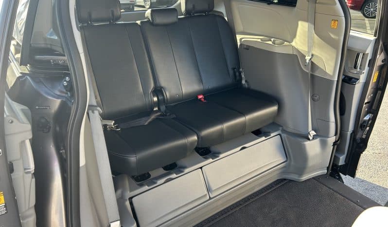 2013 Toyota Sienna SE Sport full