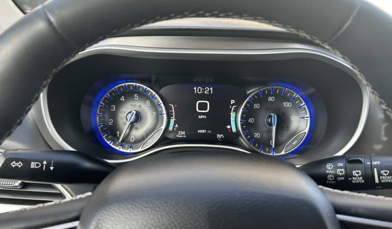 2022 Chrysler Pacifica Touring L full