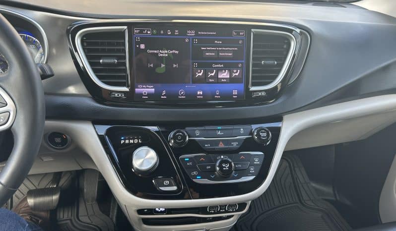 2022 Chrysler Pacifica Touring L full