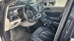 2022 Chrysler Pacifica Touring L full