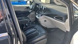 2022 Chrysler Pacifica Touring L full