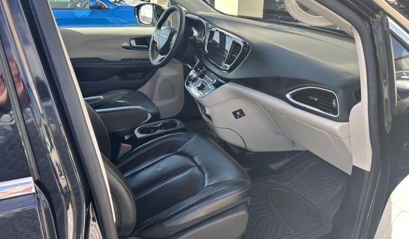 2022 Chrysler Pacifica Touring L full