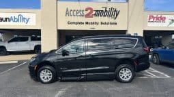 2022 Chrysler Pacifica Touring L full