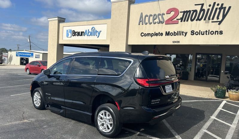 2022 Chrysler Pacifica Touring L full