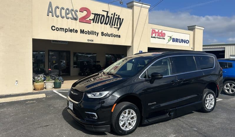 2022 Chrysler Pacifica Touring L full