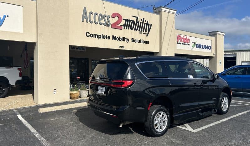 2022 Chrysler Pacifica Touring L full