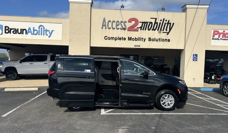 2022 Chrysler Pacifica Touring L full