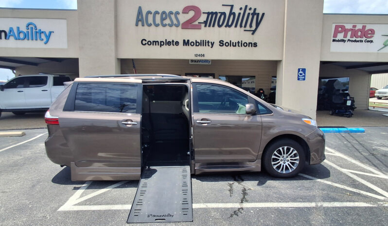 2018 Toyota Sienna XLE Premier