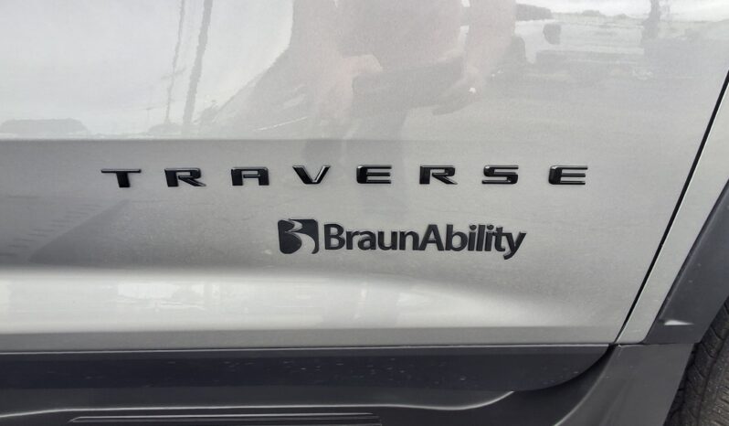 2026 Chevrolet Traverse LT full