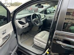 2019 Toyota Sienna XLE full