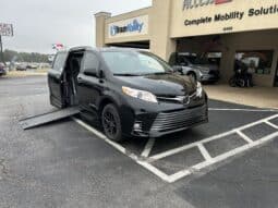 2019 Toyota Sienna XLE full