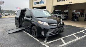 2019 Toyota Sienna XLE
