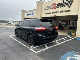 2019 Toyota Sienna XLE full
