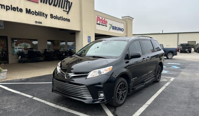2019 Toyota Sienna XLE full