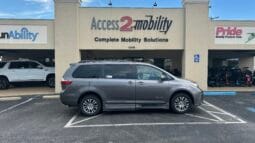 2018 Toyota Sienna XLE full