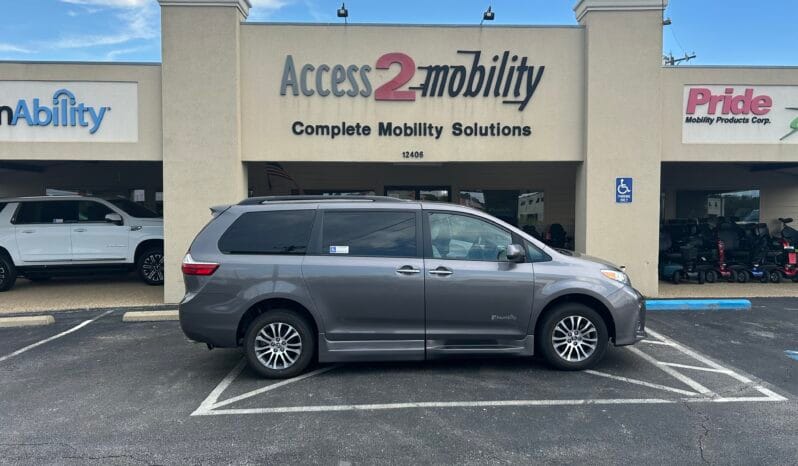 2018 Toyota Sienna XLE full