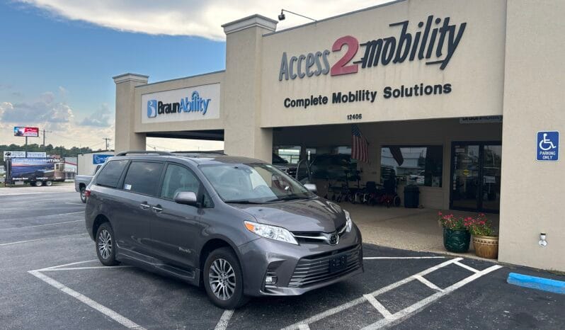 2018 Toyota Sienna XLE full