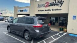 2018 Toyota Sienna XLE full