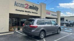 2018 Toyota Sienna XLE full
