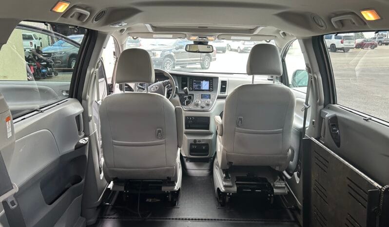 2018 Toyota Sienna XLE full