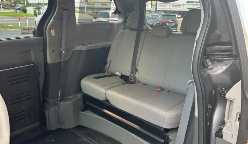 2018 Toyota Sienna XLE full