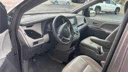 2018 Toyota Sienna XLE full