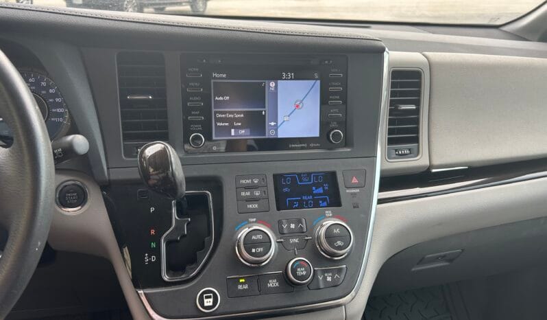 2018 Toyota Sienna XLE full