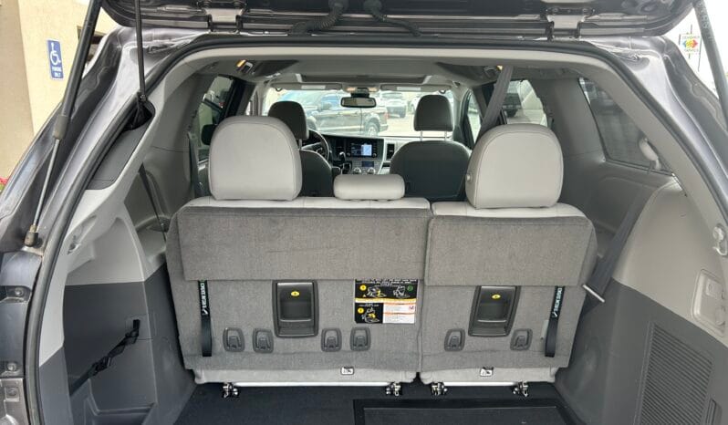 2018 Toyota Sienna XLE full