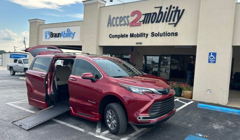 2024 Toyota Sienna XLE full