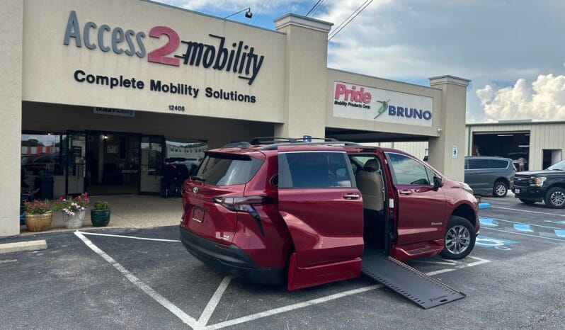 2024 Toyota Sienna XLE full
