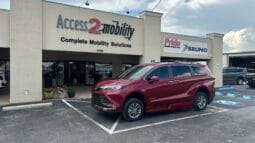 2024 Toyota Sienna XLE full
