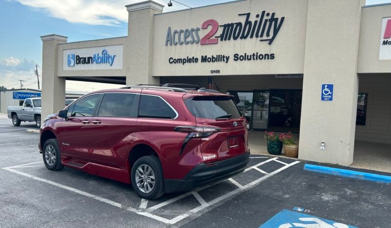 2024 Toyota Sienna XLE full