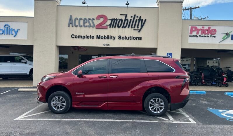 2024 Toyota Sienna XLE full