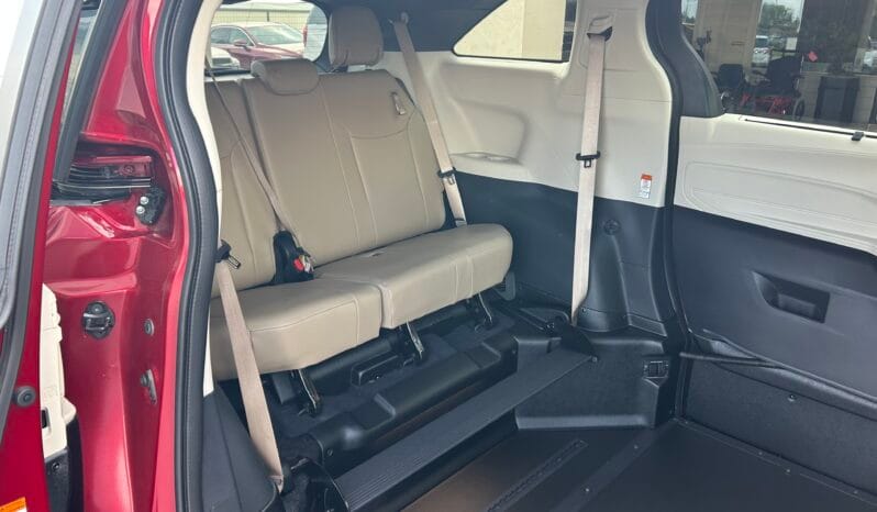 2024 Toyota Sienna XLE full