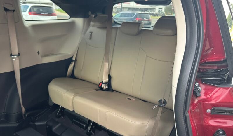 2024 Toyota Sienna XLE full