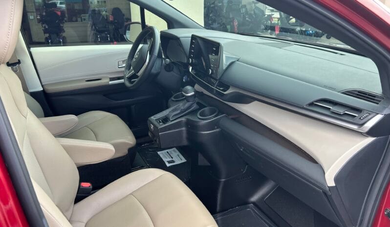 2024 Toyota Sienna XLE full