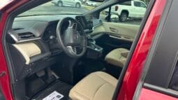 2024 Toyota Sienna XLE full