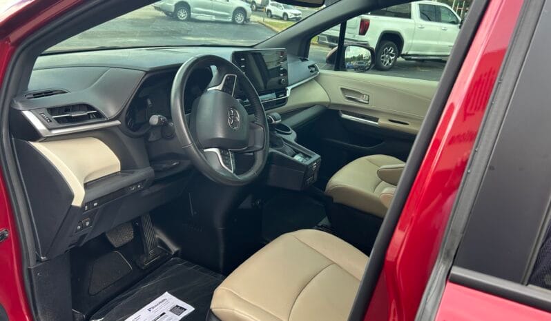 2024 Toyota Sienna XLE full