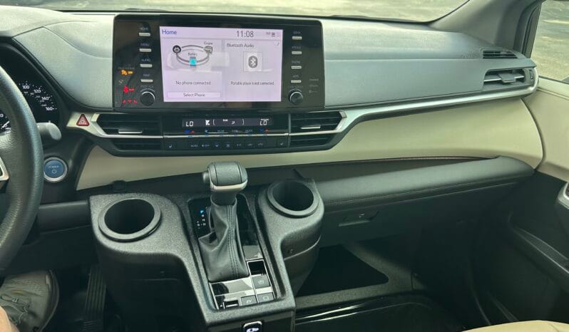 2024 Toyota Sienna XLE full
