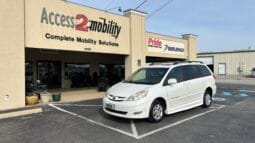 2010 Toyota Sienna XLE full