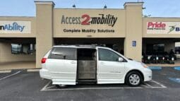 2010 Toyota Sienna XLE full
