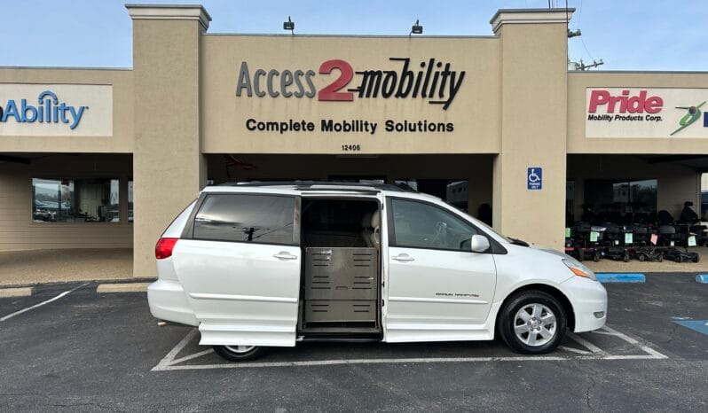 2010 Toyota Sienna XLE full