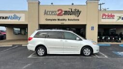 2010 Toyota Sienna XLE full