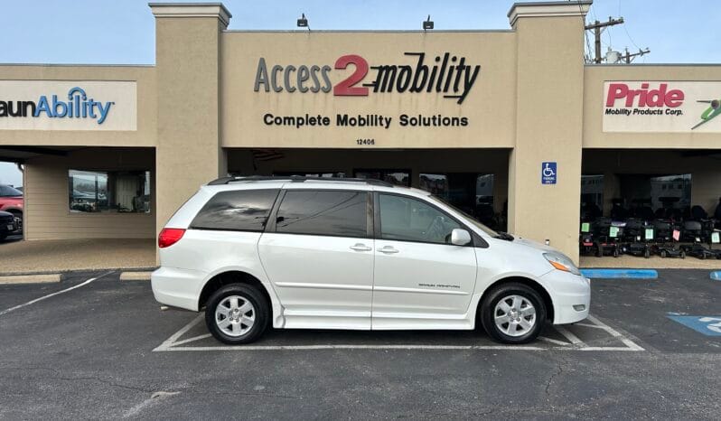 2010 Toyota Sienna XLE full
