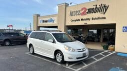 2010 Toyota Sienna XLE full