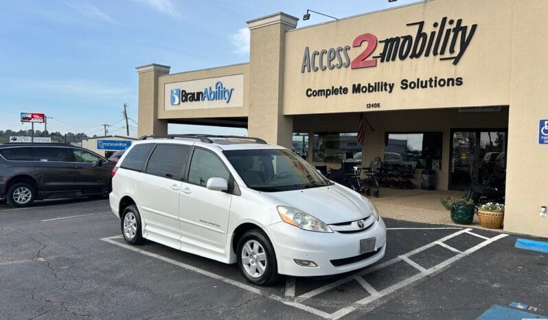 2010 Toyota Sienna XLE full
