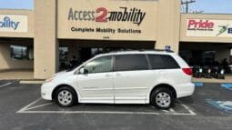 2010 Toyota Sienna XLE full