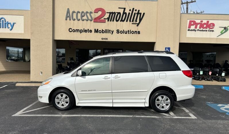 2010 Toyota Sienna XLE full