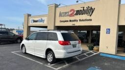 2010 Toyota Sienna XLE full