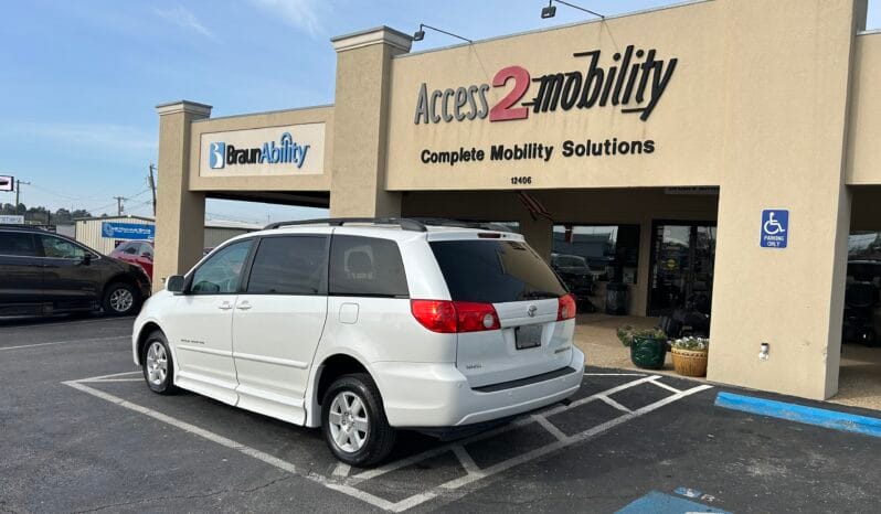 2010 Toyota Sienna XLE full